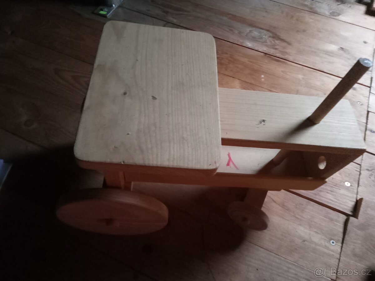 Dřevěný traktůrek - 2