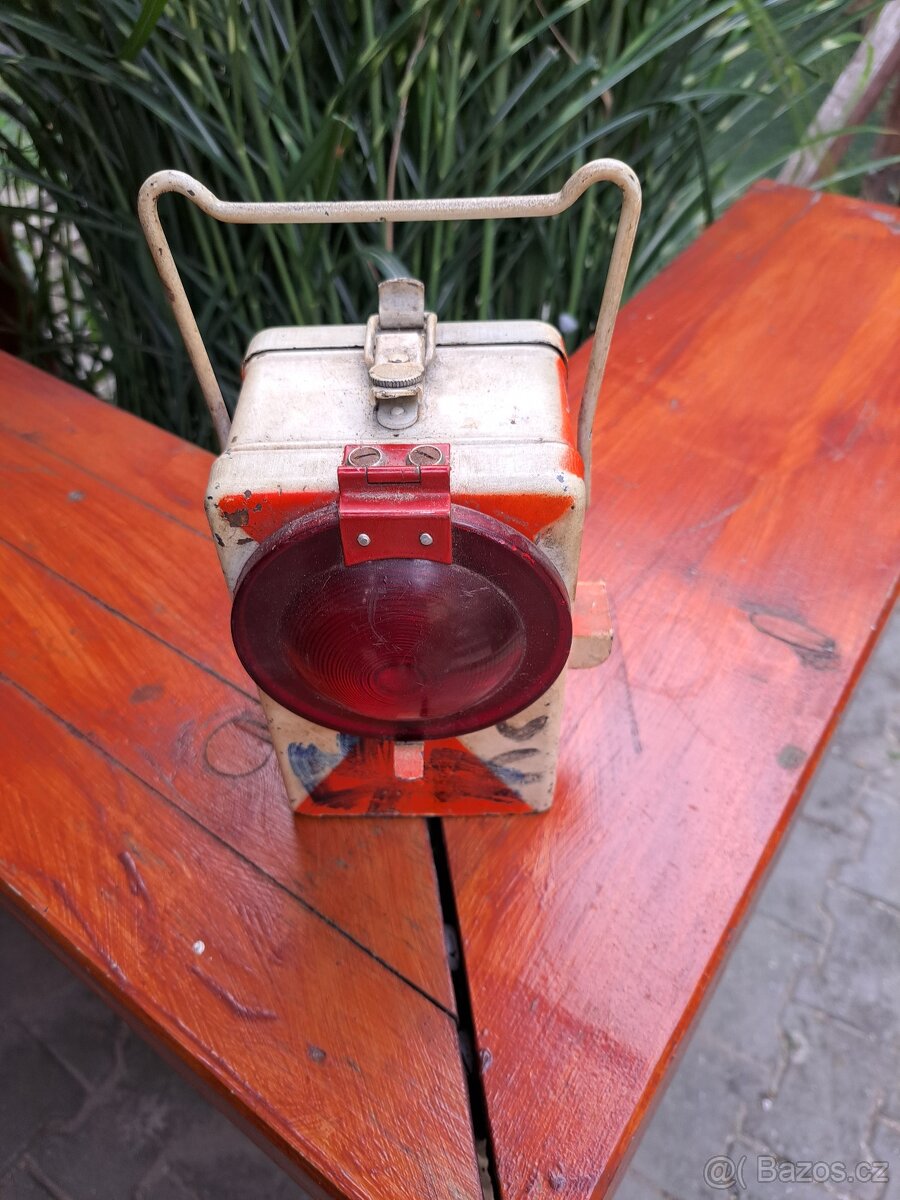 Ž E L E Z N I Č I A R S K A Lampa. - 2