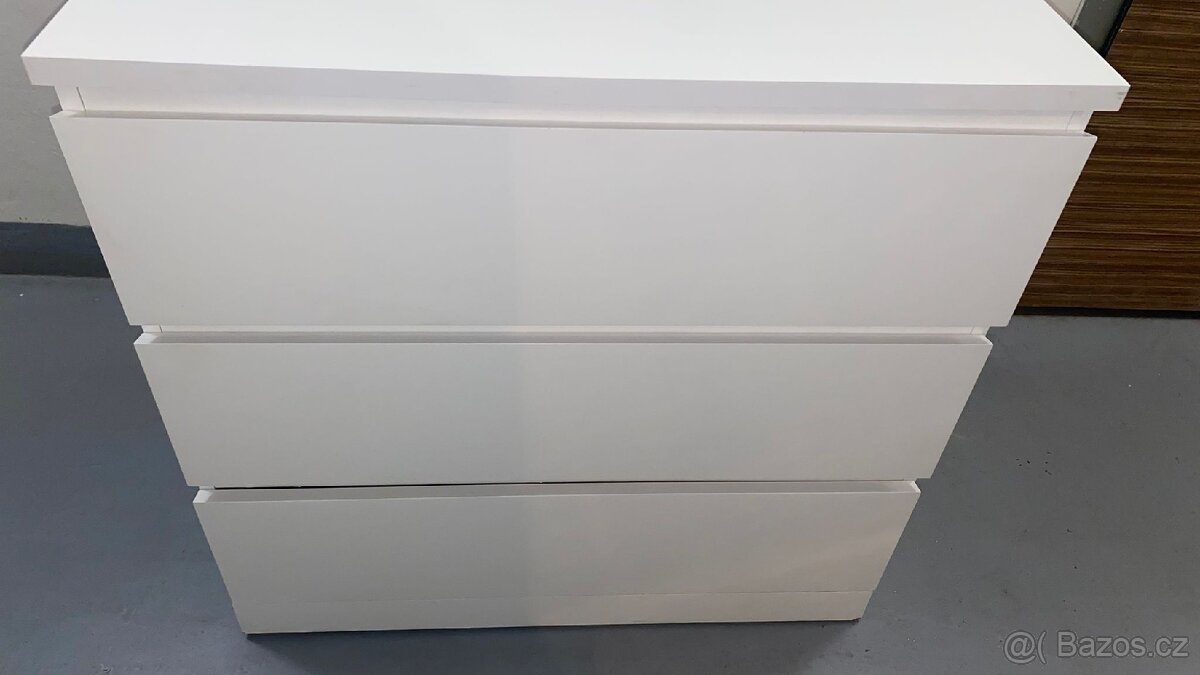 Komada Malm se zásuvkami - 2