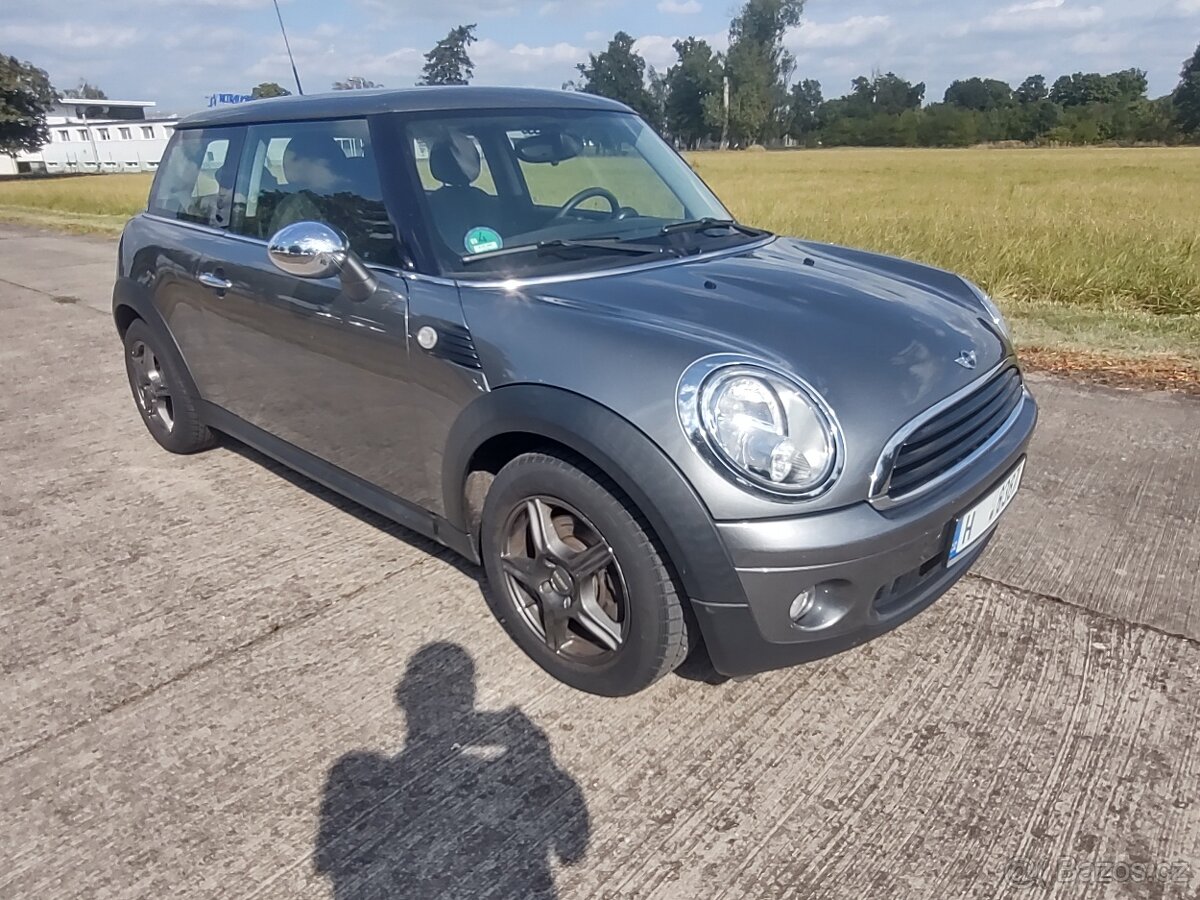 Mini Cooper 1.4 70 kW, 2009, najeto 84t km - 2