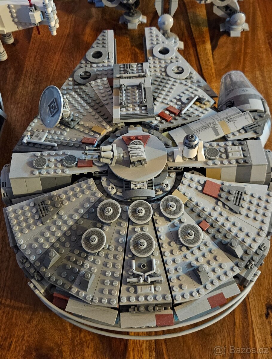 LEGO® Star Wars™ 75257 Millennium Falcon - 2