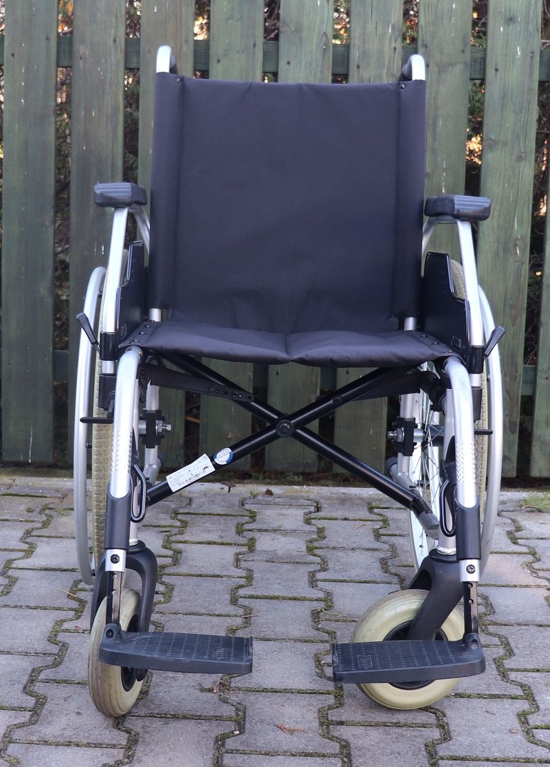 060-Mechanický invalidní vozík Meyra. - 2