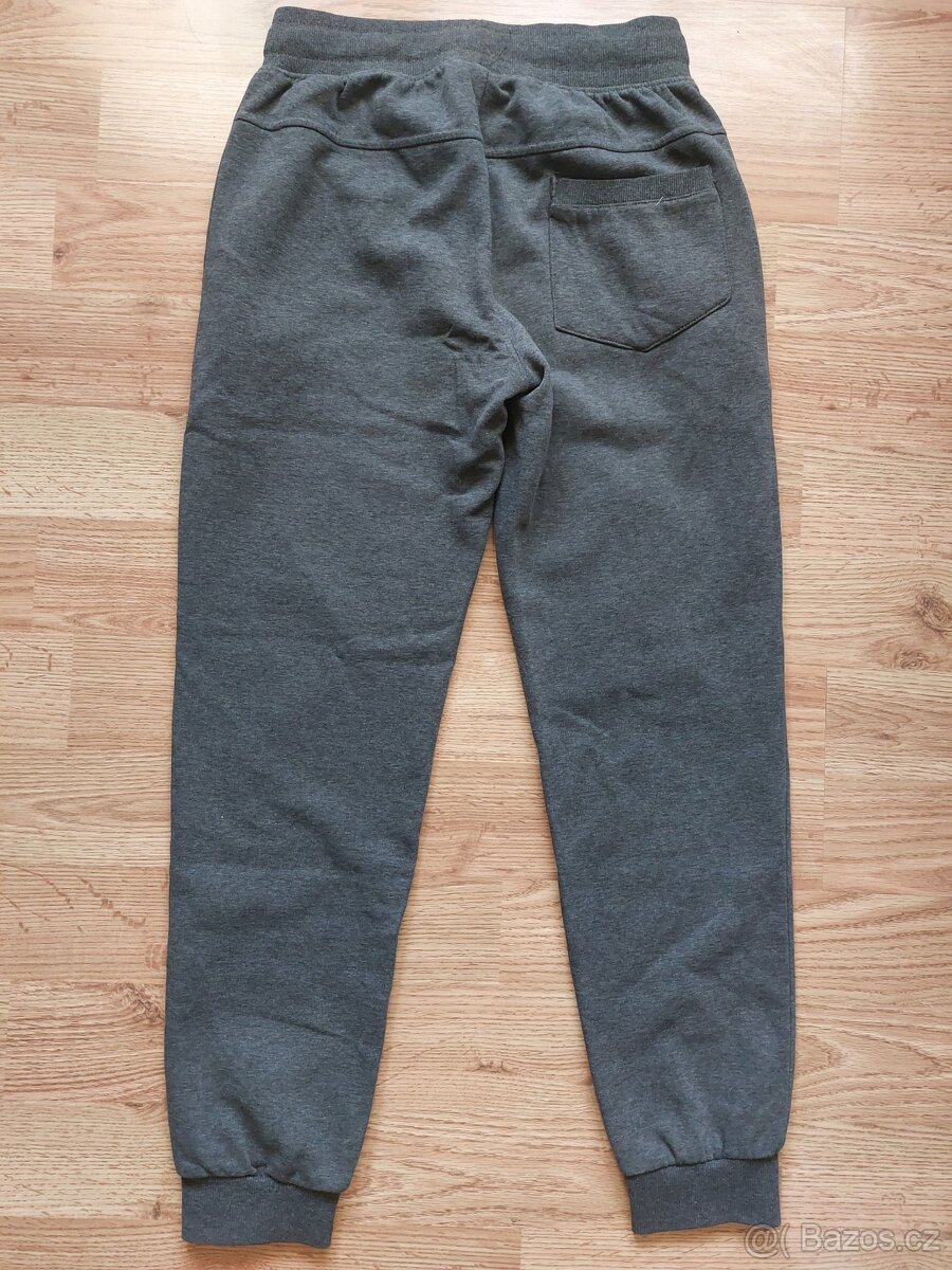 Chlapecké tepláky zn. Jean Pascali vel. S - 2