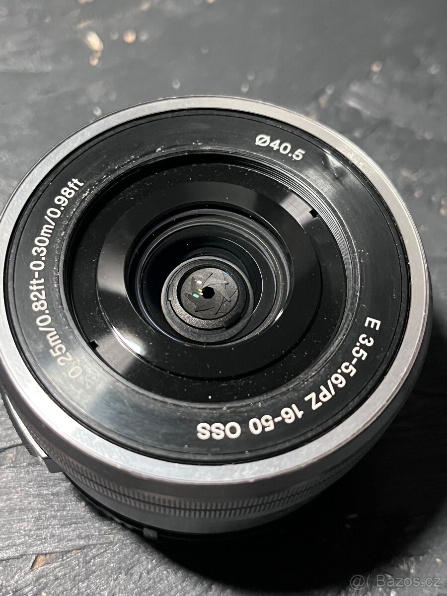 Sony E PZ 16–50mm f/3.5–5.6 OSS - 2
