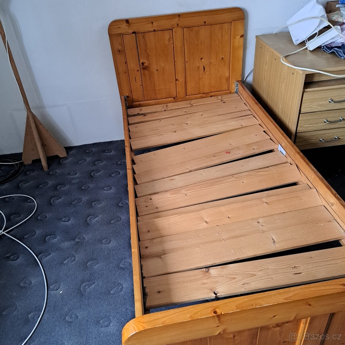 Dřevěná postel - 2