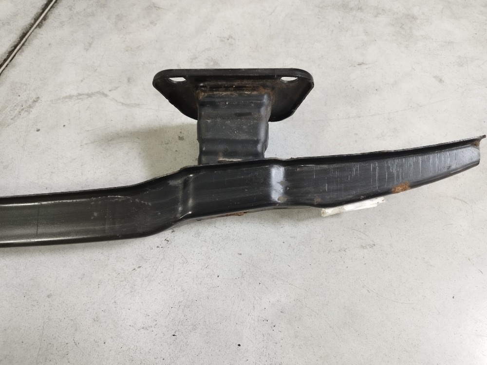 BMW - zadní výztuha - 2