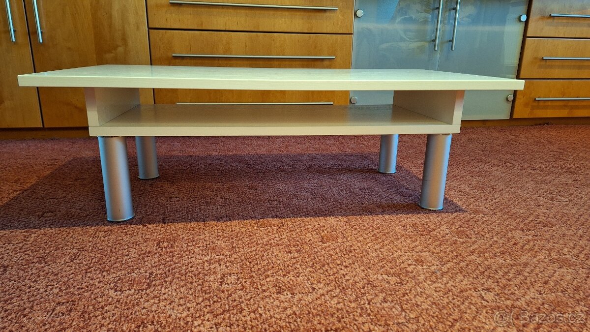 Konferenční stolek ze dřeva - 2