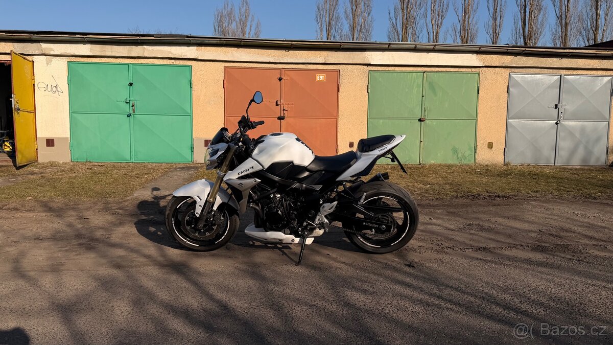 Suzuki gsr 740 - 2