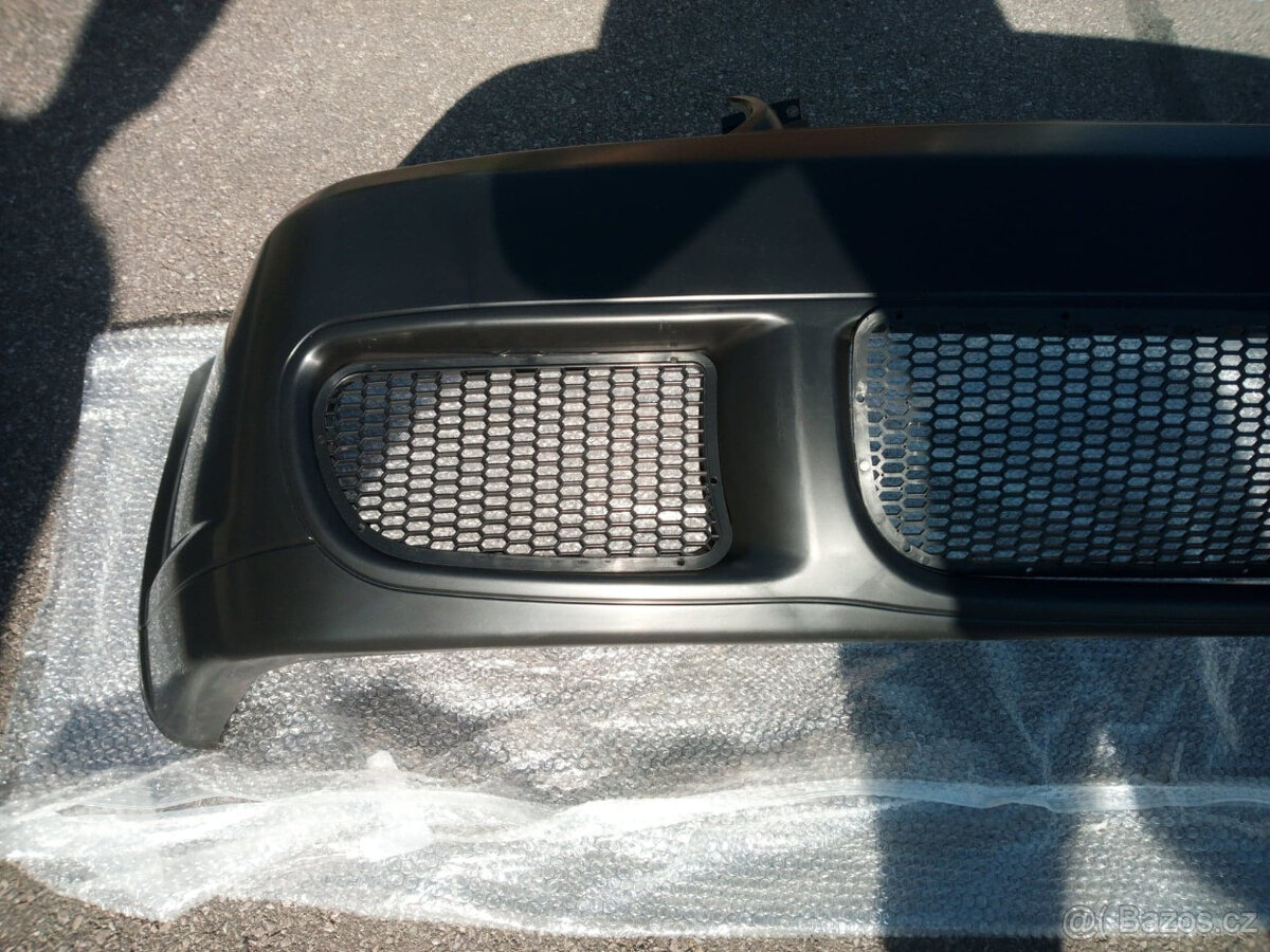 VW Golf 4 přední nárazník R32.. - 2