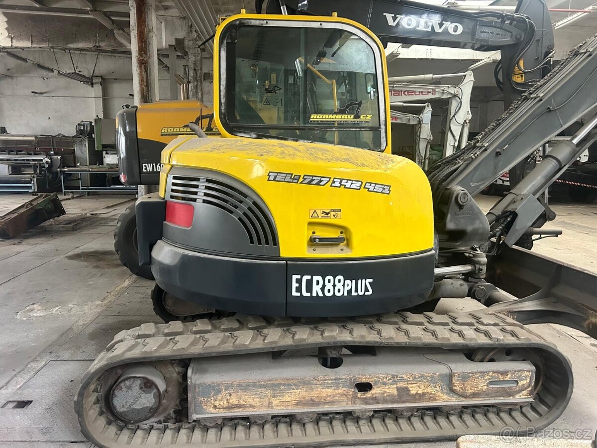 Pásový bagr Volvo ECR88 - 2