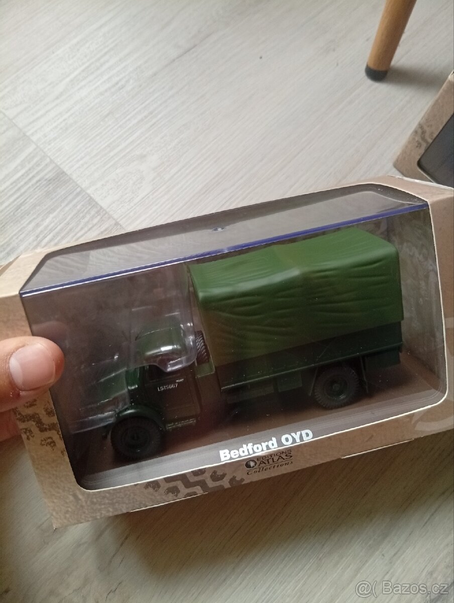 2 modely autíček 1:43 - 2