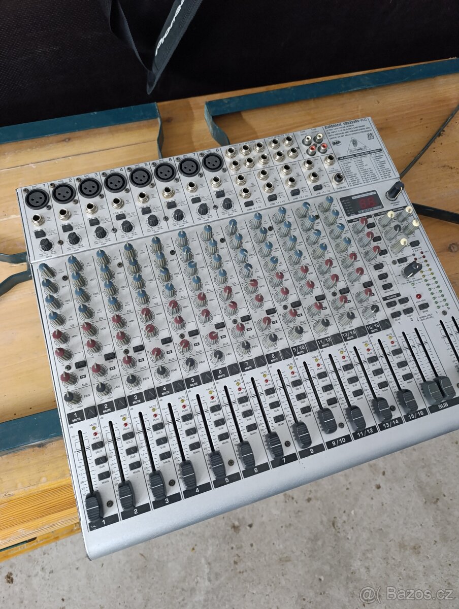 Behringer eurorack UB2222FX - PRO - 2