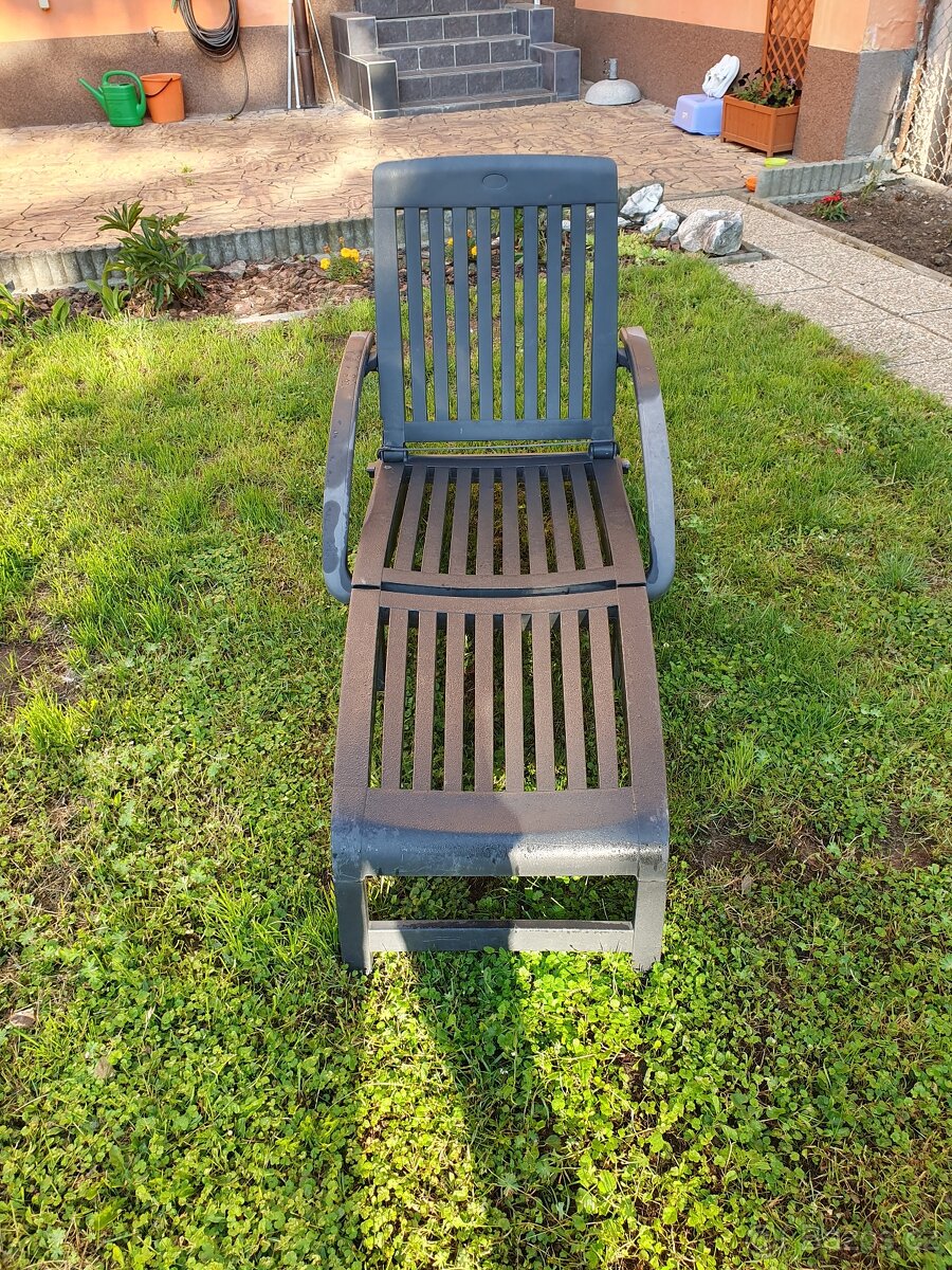 Plastové zahradní lehátko - 2