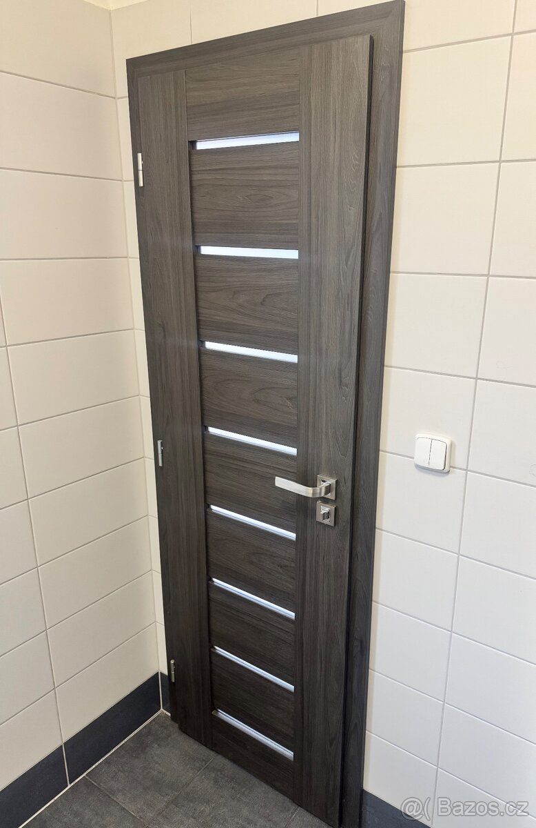 Moderní rámové interiérové dveře 70 L - 2