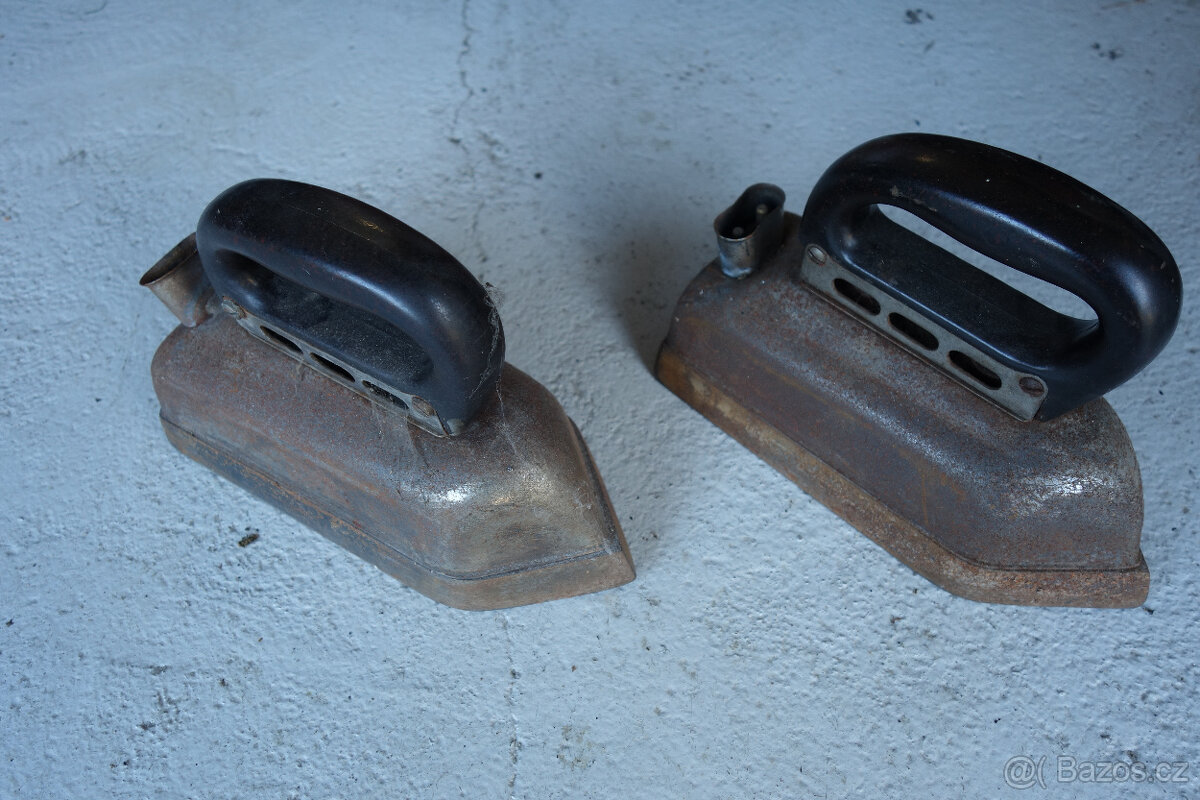 Stará žehlička na el. - 2