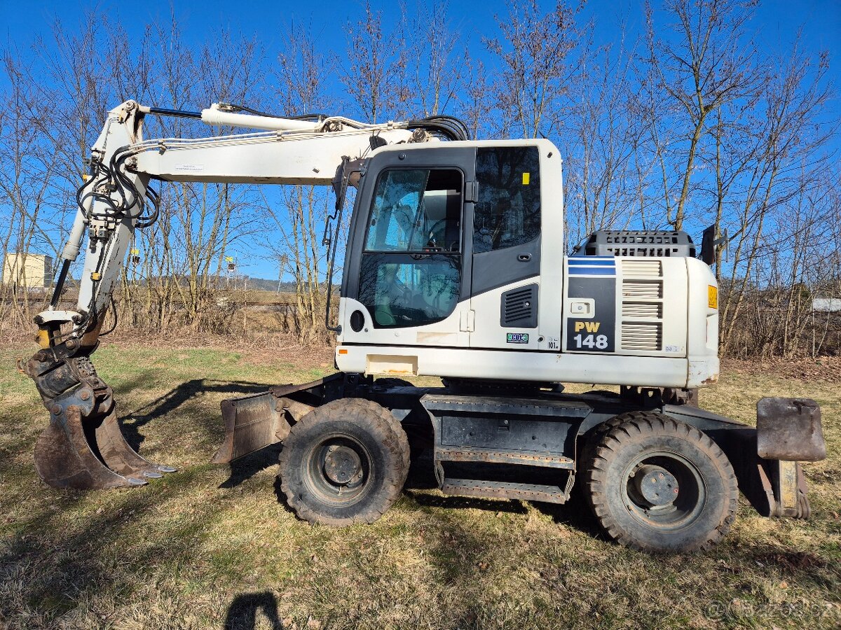 Kolový bagr Komatsu - 2