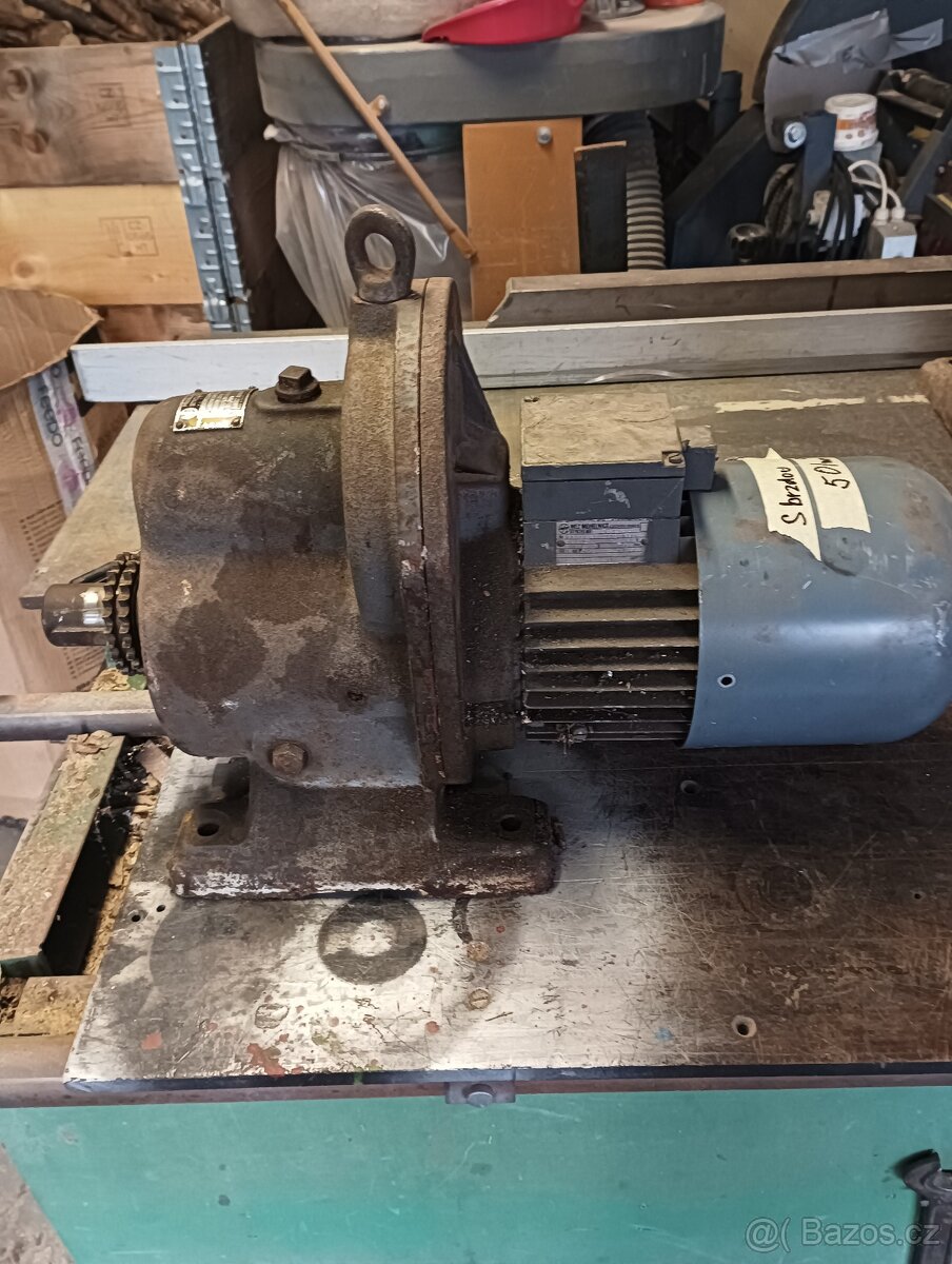 Elektromotor s převodovkou - 2