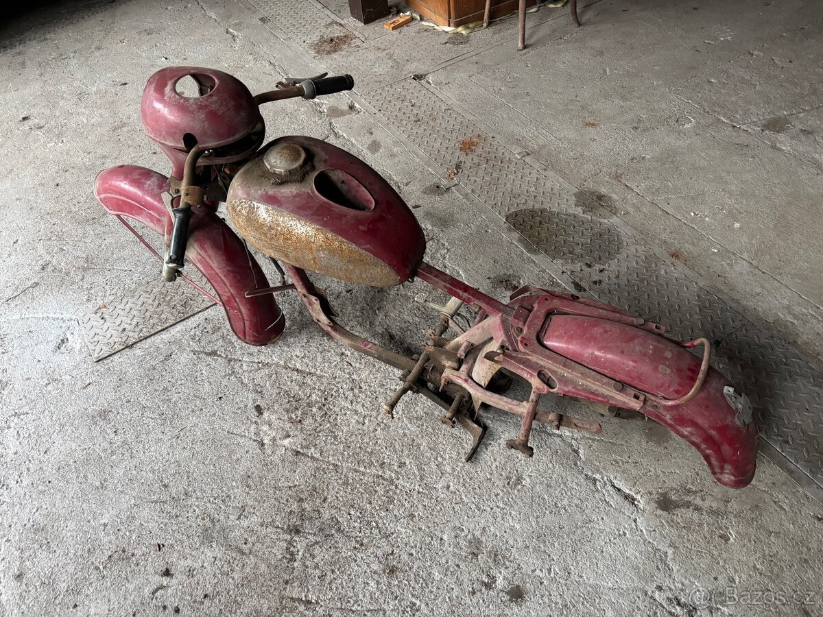 Jawa 250 kývačka rám - 2