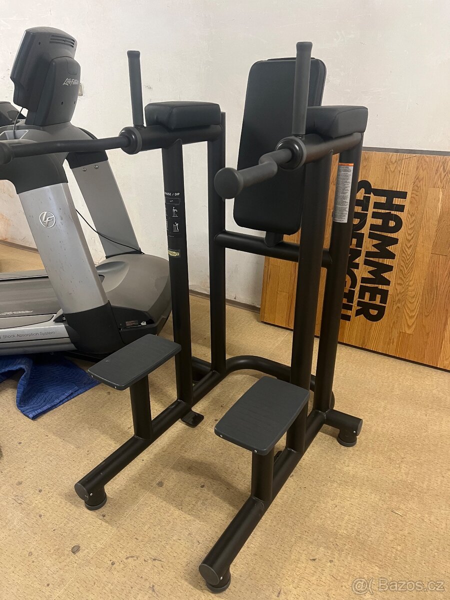 Technogym Leg rise/Dip NOVÉ - 2