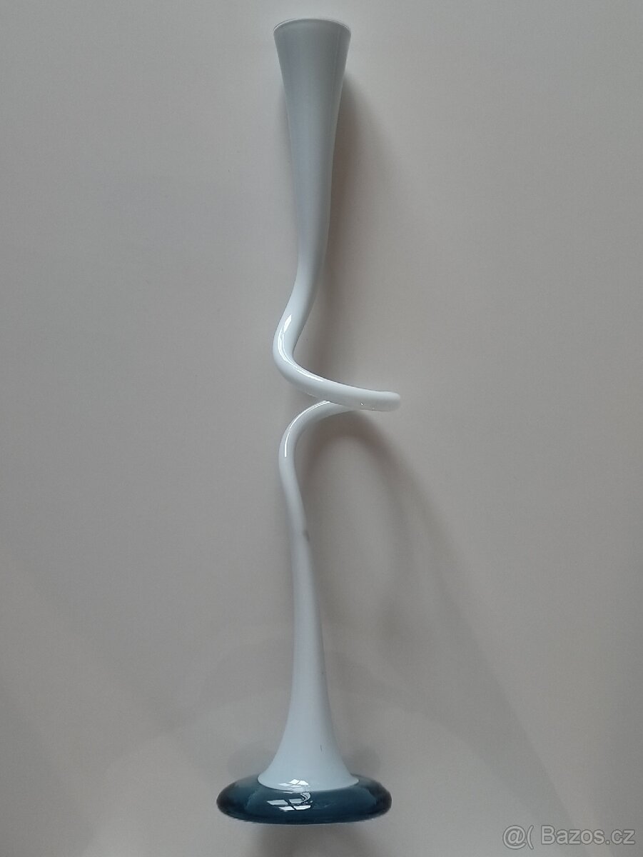 Váza kroucená bílá - 2