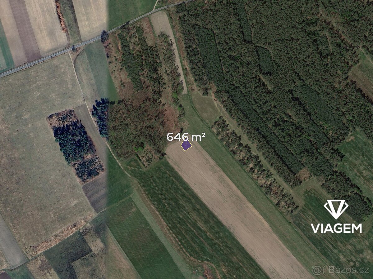 Pole 646 m² - 2