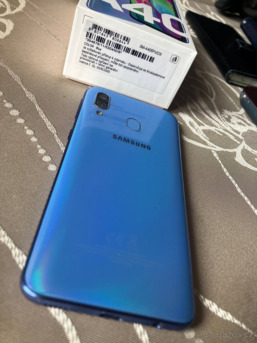 Samsung Galaxy A40 64 GB - 2