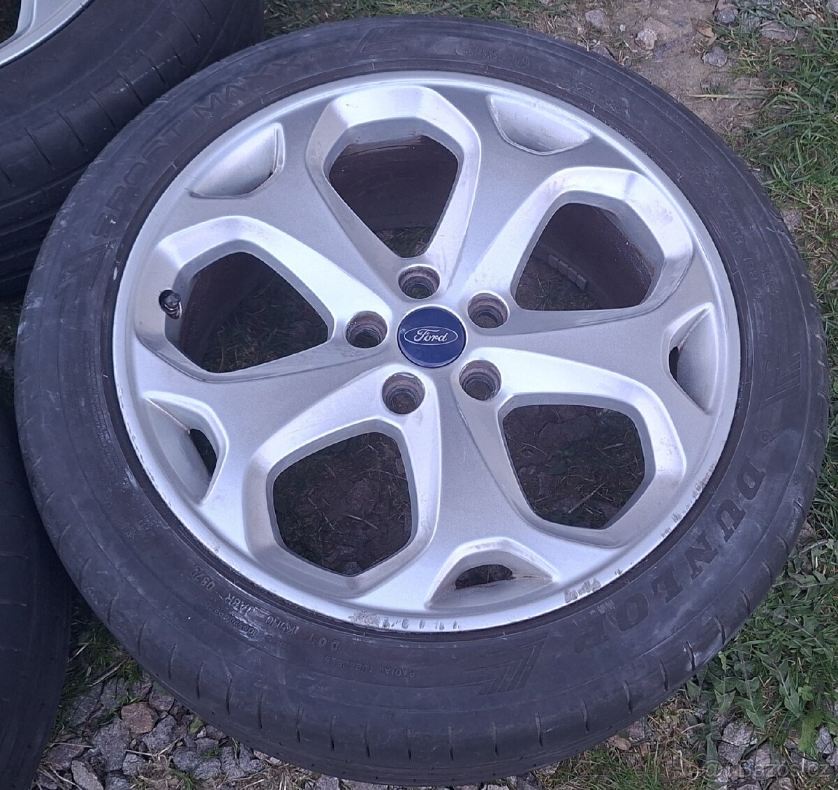 Al kola Ford 235/45R18 - 2