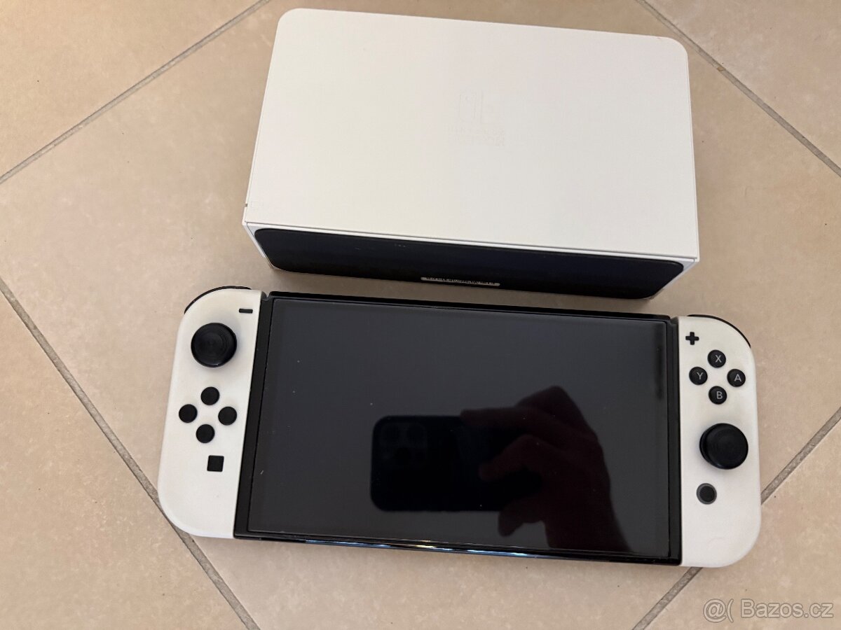 Nintendo Switch OLED (White) + 3 pecky (Mario Kart 8, Pokémo - 2