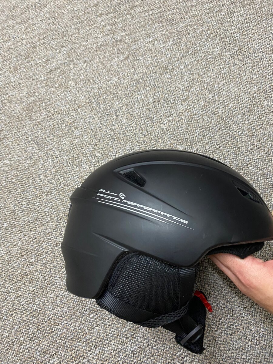 Lyžařská helma - 2