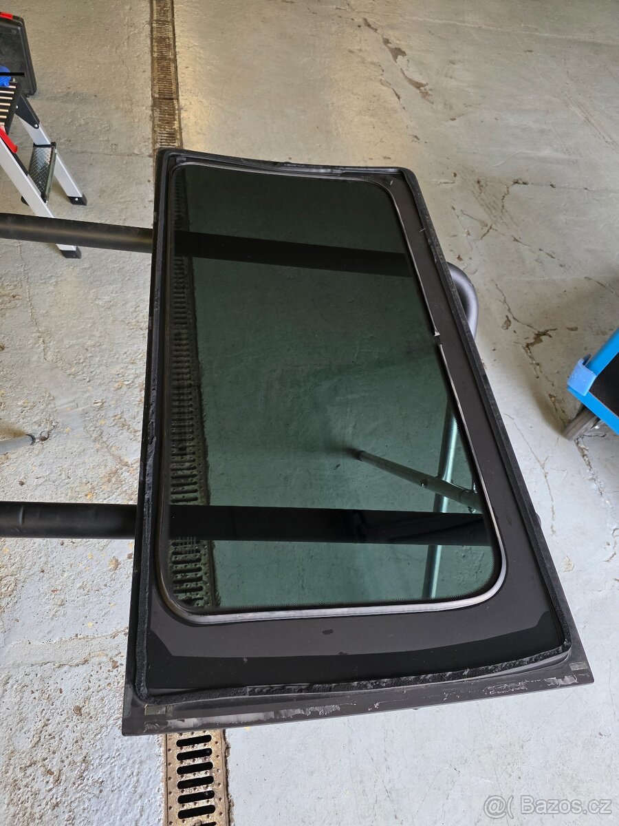 MERCEDES V 447, ROK 2018, PRAVÉ BOČNÍ SKLO ORIG - 2