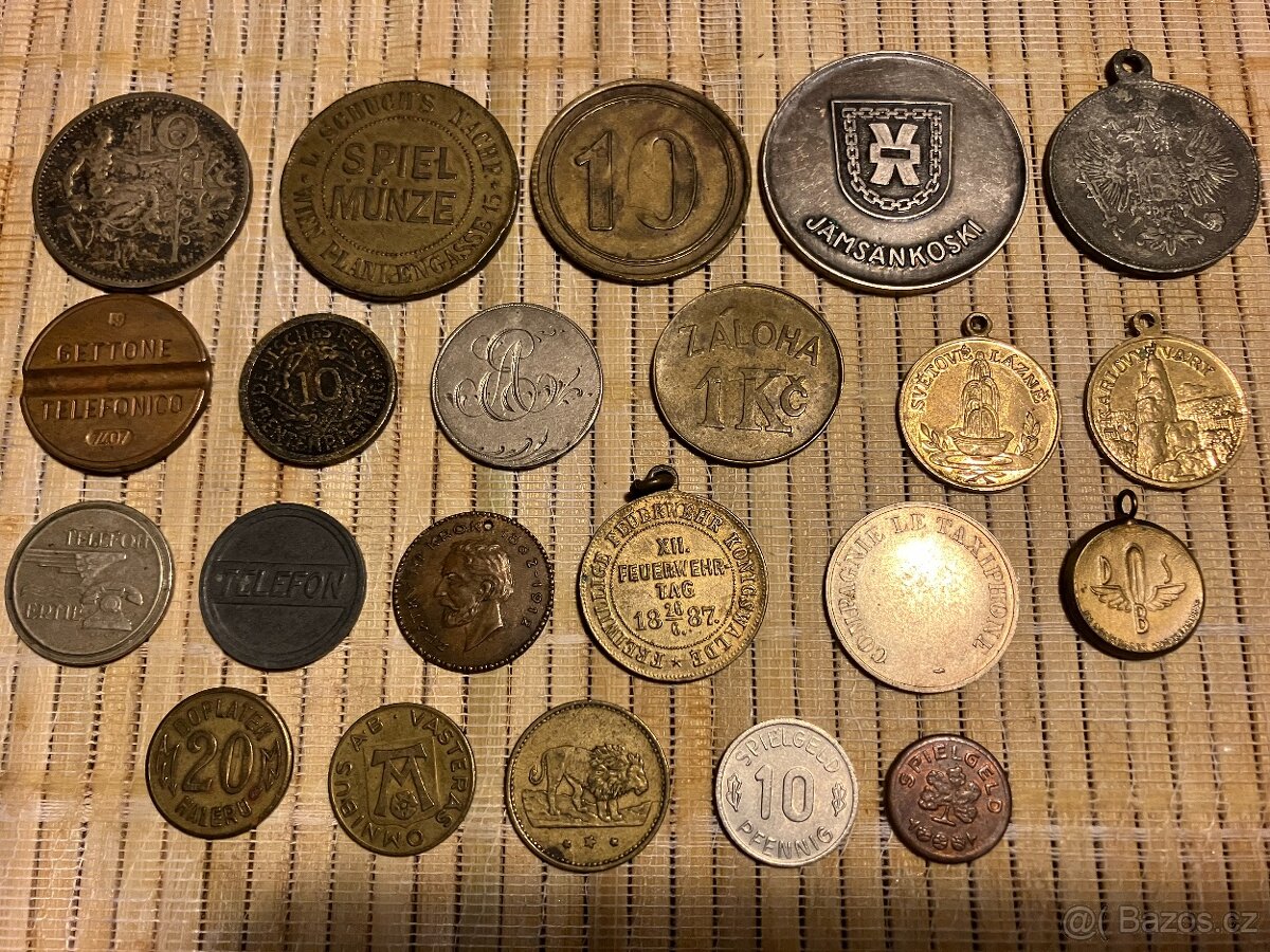 Telefon.známky, přívěšky,hrací mince...22ks - 2