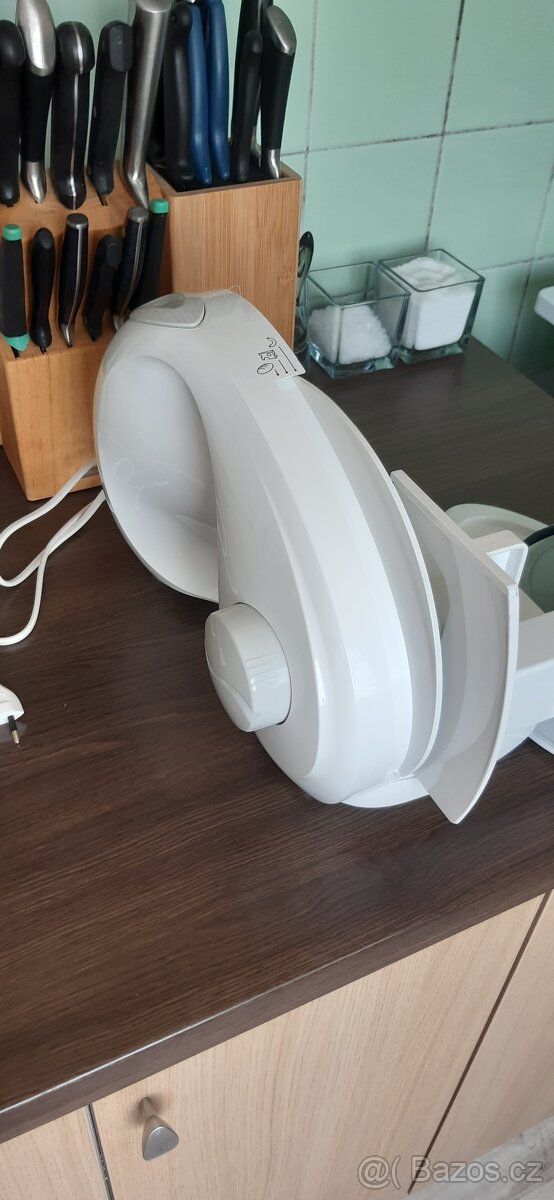 ELEKTRICKÝ KRÁJEČ - 2