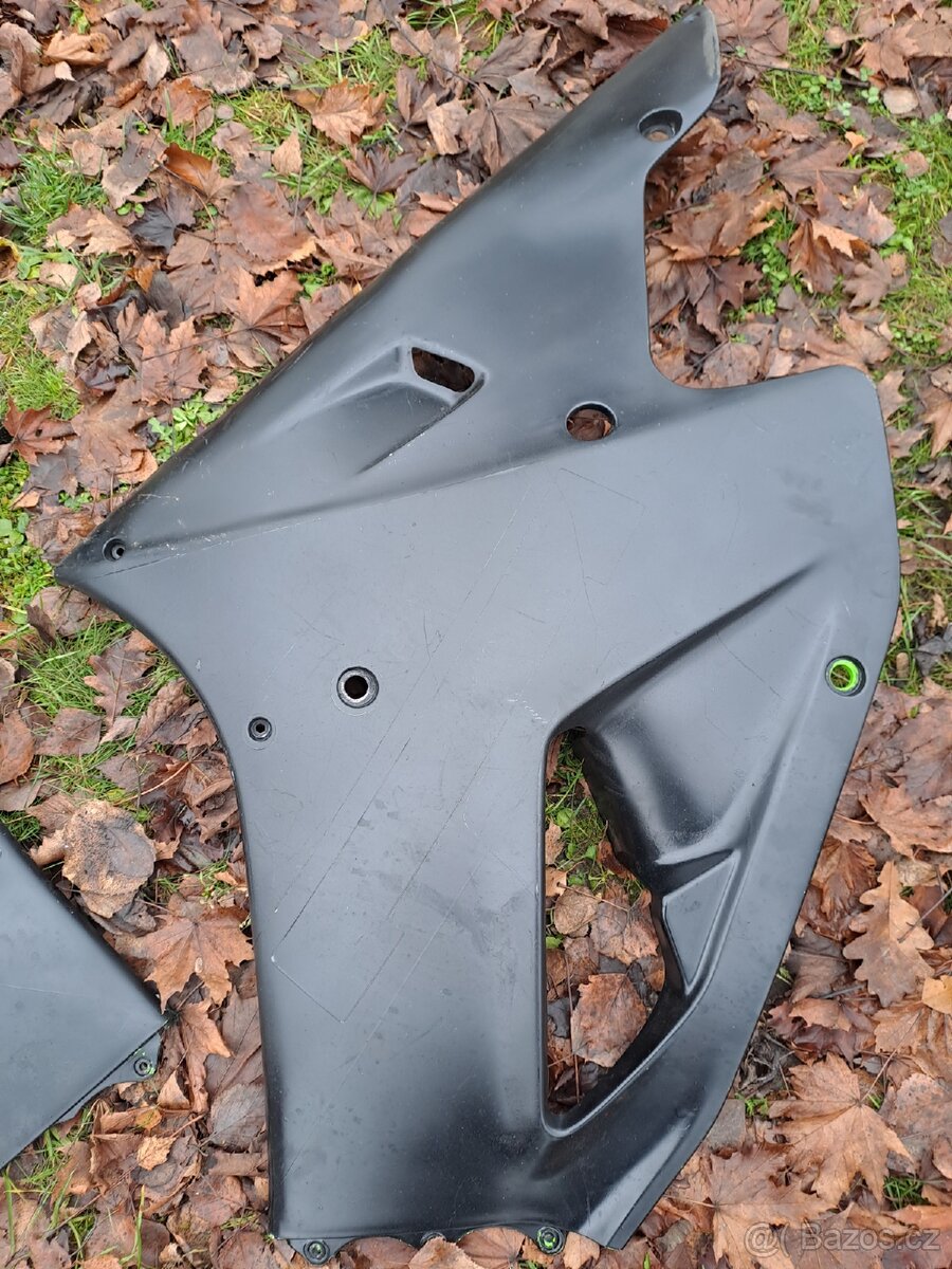 Boční kapoty Kawasaki ZXR 750J - 2