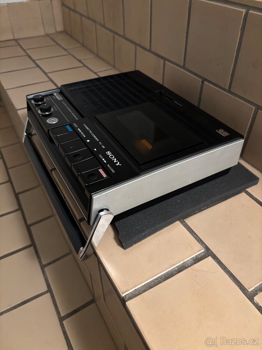 SONY. Kazetový magnetofon - 2