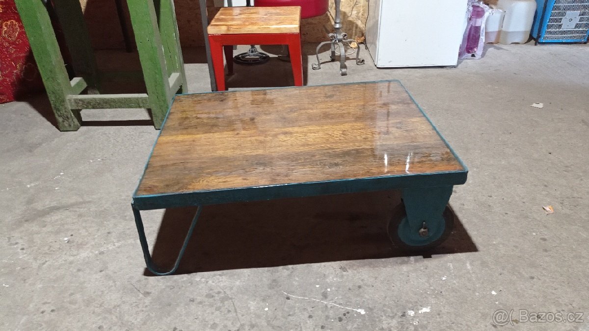 Individuální Stolek - 2