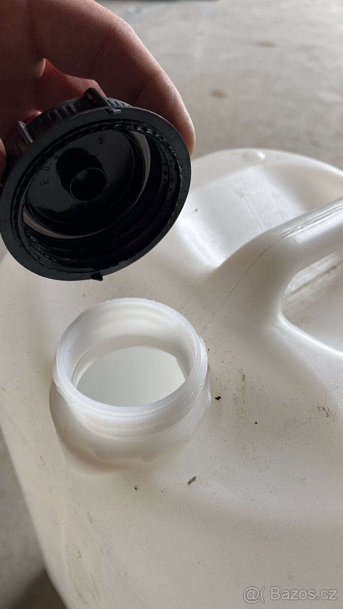 Kanystry plastové 25 l - 2