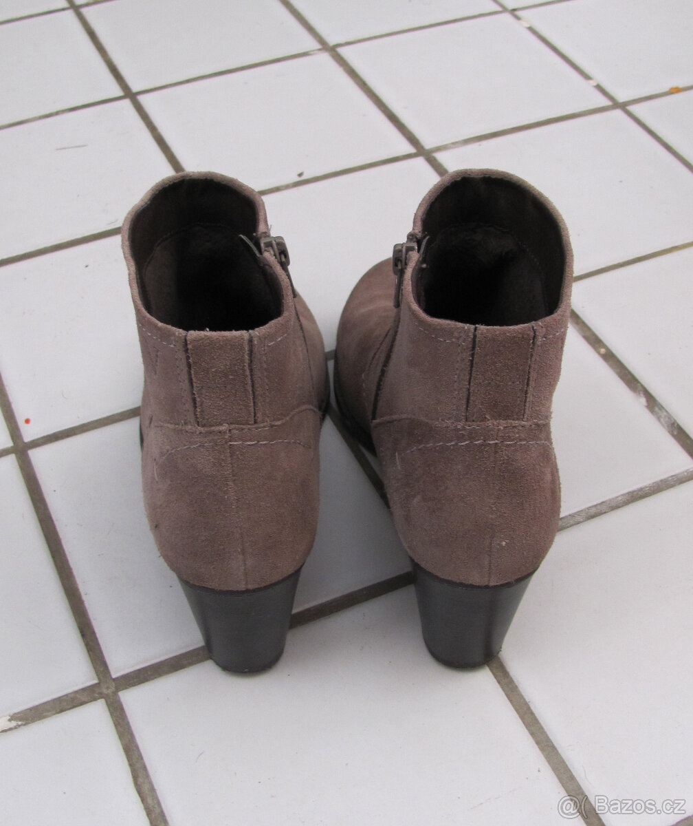 Hnědé kotníkové boty - 2