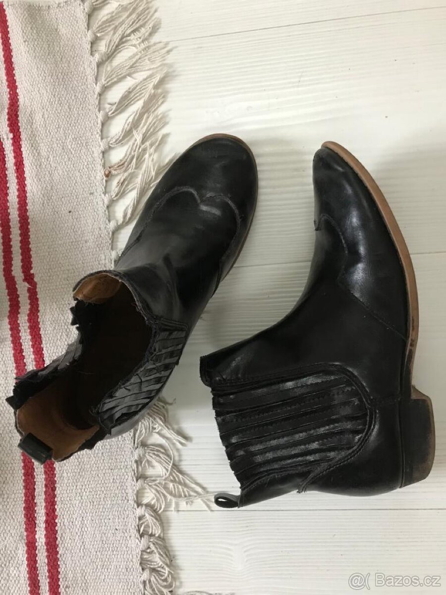 Dívčí lakýrky Zara velikost 36. - 2