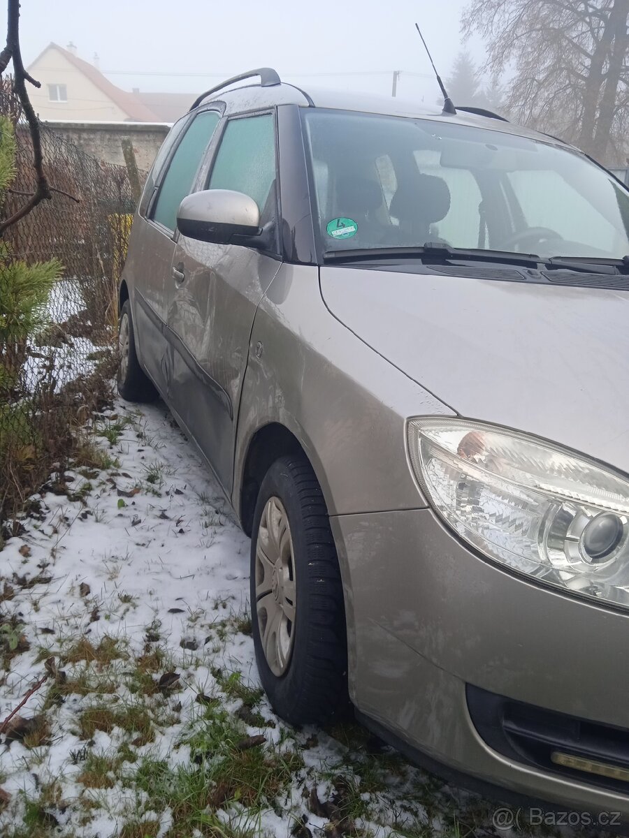 Skoda Roomster 1.2 , dvě auta - 2
