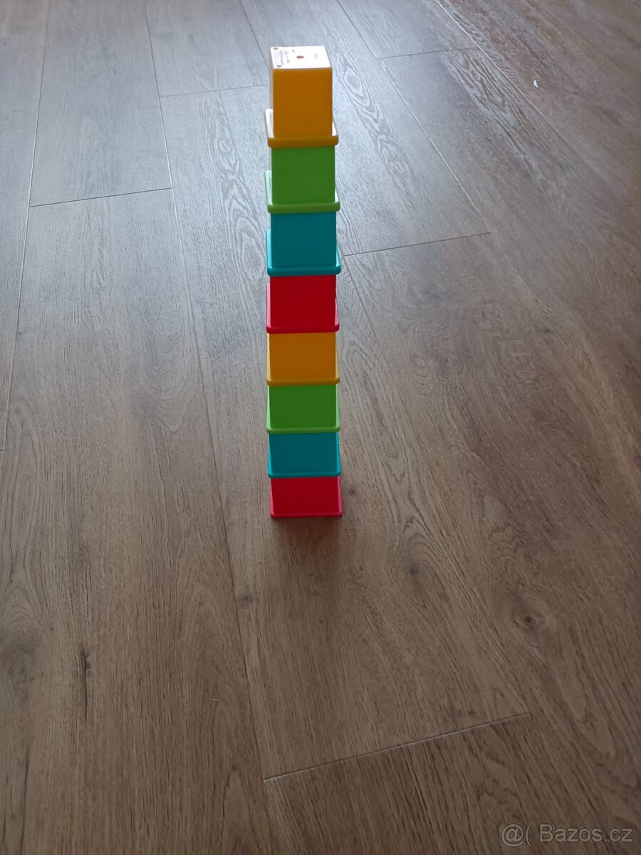 Sada plastových kostek na stavění věže - 2