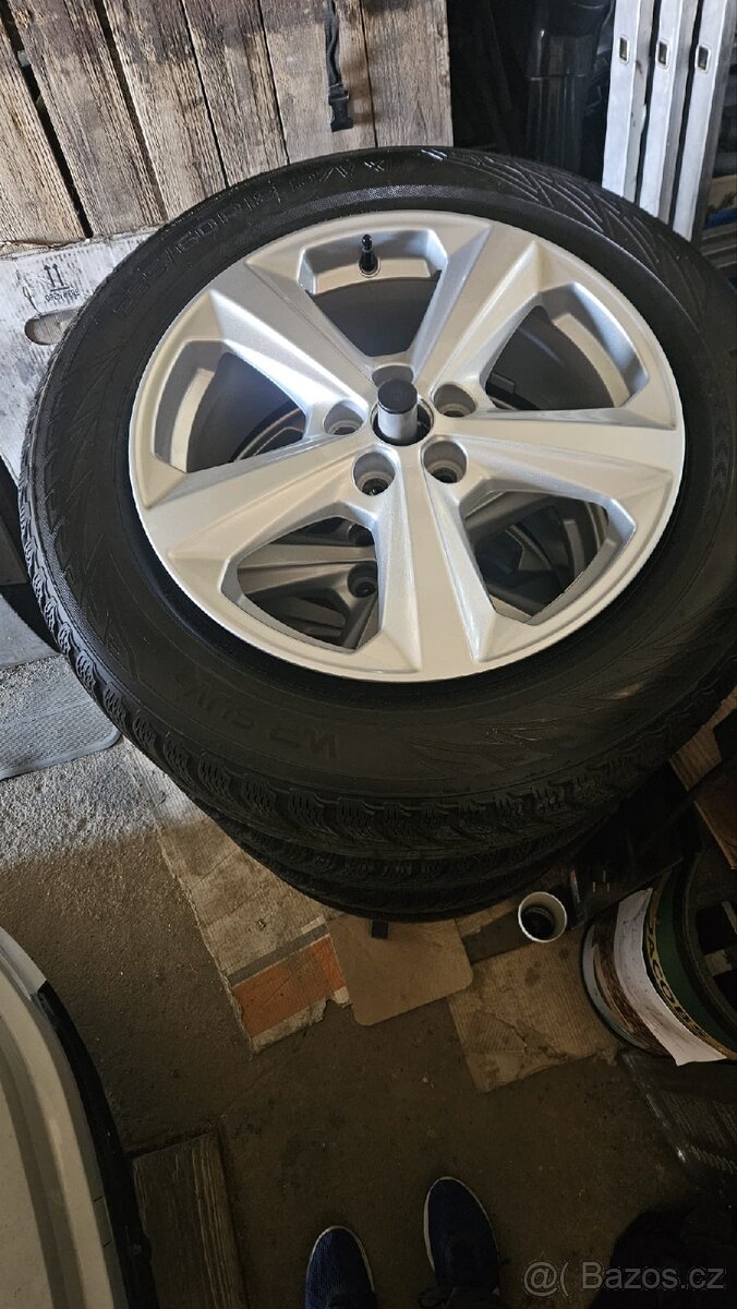 Zimní kola Nokian 235/60/R18 - 2