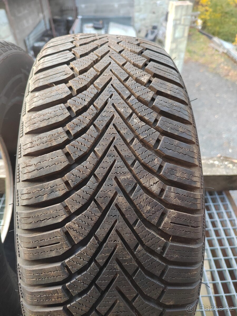 Prodám 2ks zánovní zimních pneu 205/60/15 Sailun Ice Blazer - 2