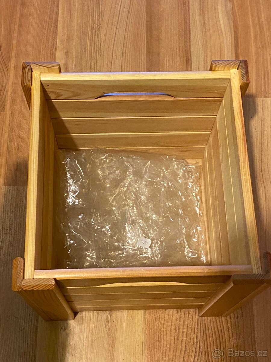 Dětská stolička s uloženým prostorem - 2