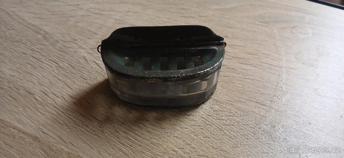 Starý popelník - 2