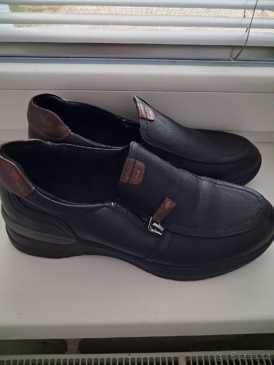 Damske boty velikost 41 - 2