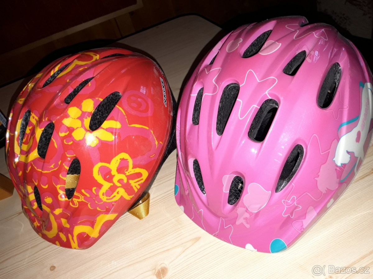 Dětské přilby. - 2