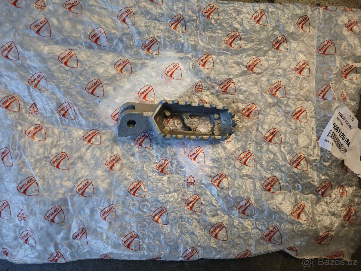 Ducati Multistrada V2 S 46411171AA levá stupačka - 2