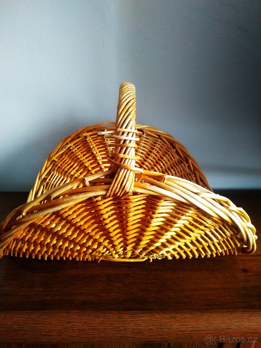 Proutěný koš ke krbu - 2