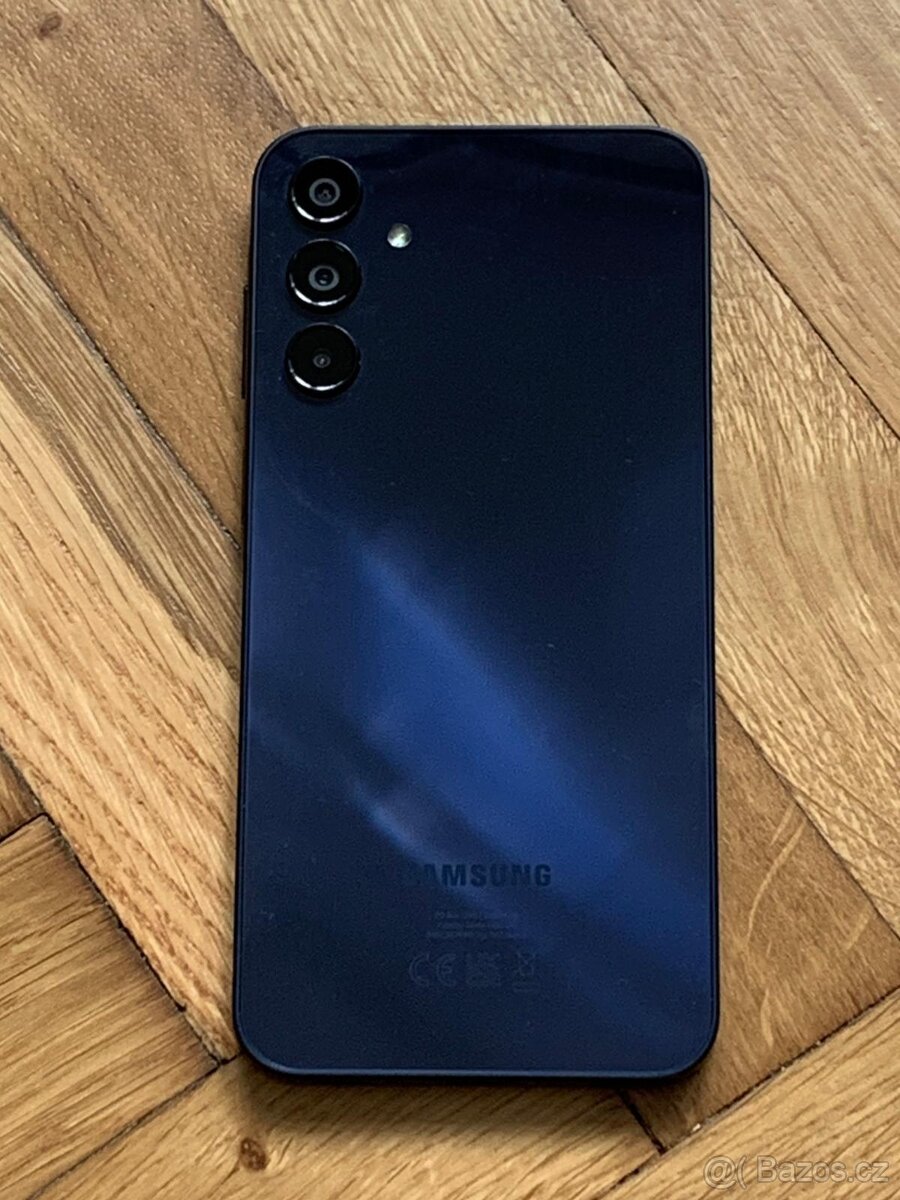 Samsung galaxy a15 4/128GB + příslušenství - 2