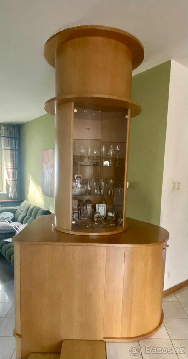Vitrína se skříňkou k rychlému odvozu - 2